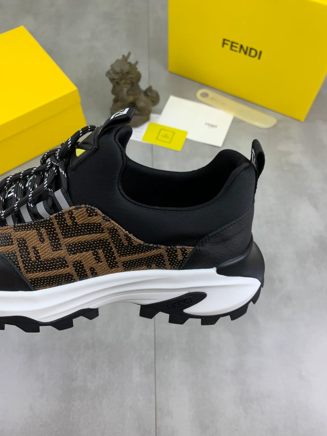 ​Men's shoes 💰P440 💰【New】Little monster 🆘 New FENDI 🕶️🕶️Simple routing effect, showing an elegant and cool driving shoe 🎬Using imported calfskin + first-layer pigskin lining🐂Excellent material🎬Detailed workmanship 🤗Comfortable foot feel➰➰. ​Pair it with any outfit to show your taste and temperament, low-key luxury ♻️Design ​simple and elegant ​noble and fashionable 🍃​Very loved and favored by trendy men 💓❤️Size: 38-44 (45 customized) 3️⃣ colors available
